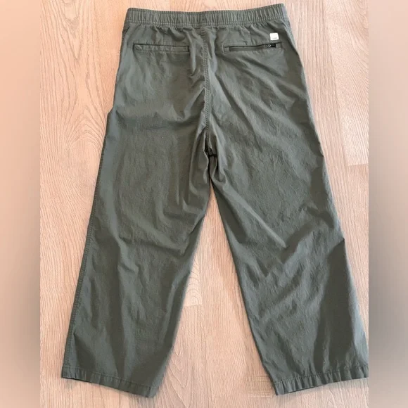 VUORI Women's Ripstop Wide Leg Cropped Pants Army Green Size Large EUC VW416 - Picture 5 of 12